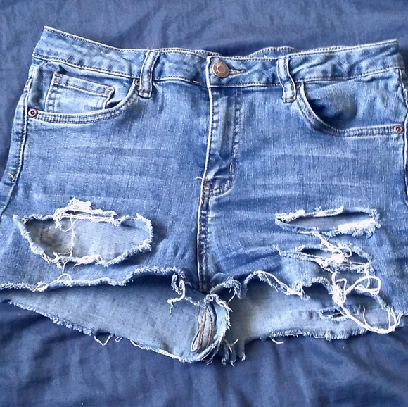 Shorts - Picture 1 of 2